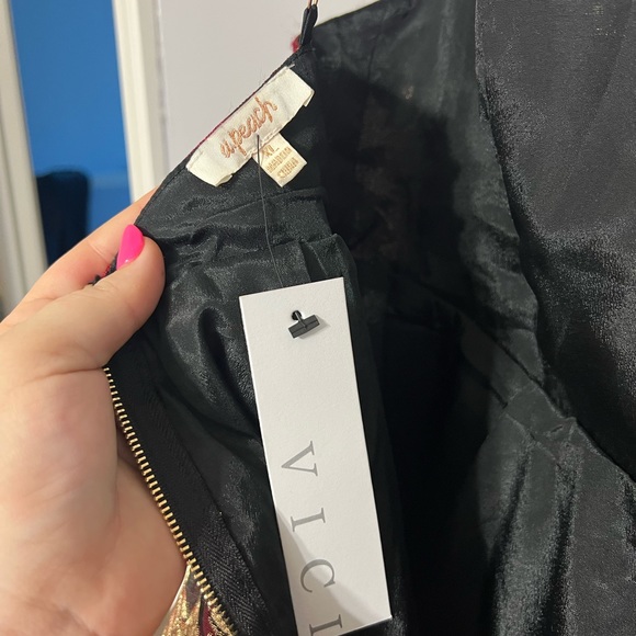 Adorable peplum style dress from VICI - Picture 4 of 6